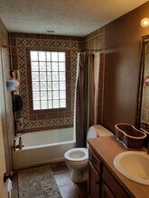 909 S 68th St in Omaha, NE - Building Photo - Building Photo