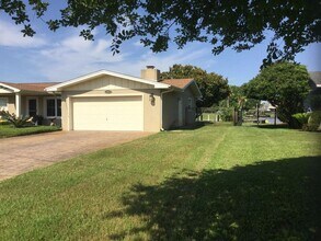 1054 Edgewater Ln in Gulf Breeze, FL - Building Photo - Building Photo