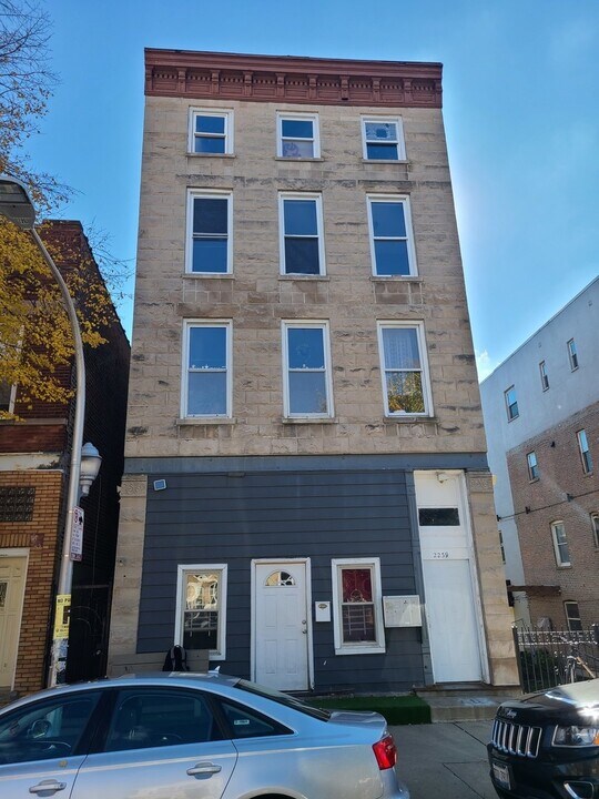 2239 W 18th Pl in Chicago, IL - Building Photo