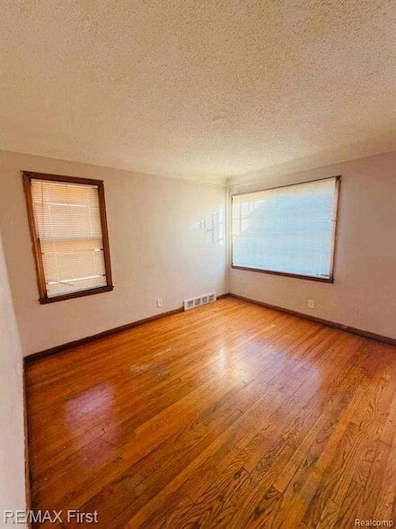 15625 Bringard Dr in Detroit, MI - Foto de edificio - Building Photo