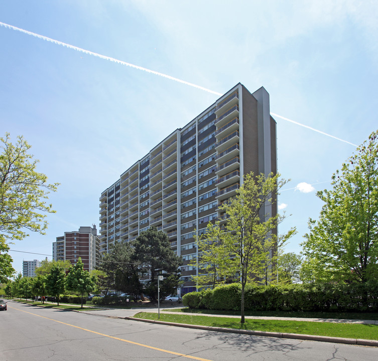 Venice Park in Toronto, ON - Building Photo