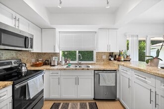 811 Capri St in Coral Gables, FL - Building Photo - Building Photo