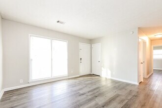 494 Clara Dr in Riverdale, GA - Building Photo - Building Photo