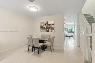 10519 West 33rd Ct in Hialeah, FL - Foto de edificio - Building Photo