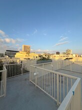 748 S Irolo in Los Angeles, CA - Foto de edificio - Building Photo