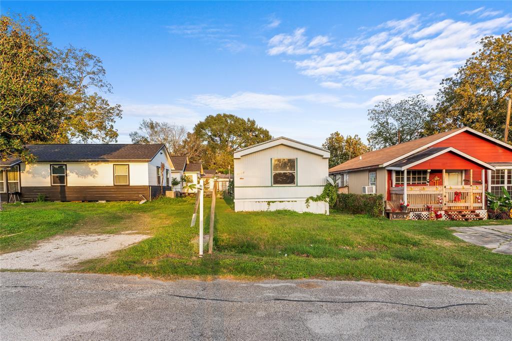 1003 7th St in Richmond, TX - Building Photo