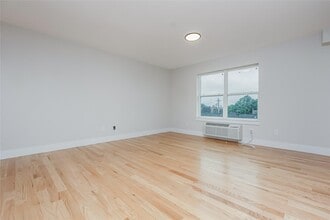 539 Front St in Hempstead, NY - Building Photo - Building Photo