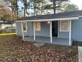 5038 Westbrook Rd in Union City, GA - Building Photo