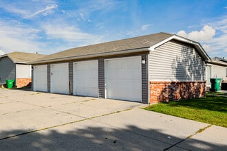 Parkview Townhomes in Wichita, KS - Foto de edificio - Building Photo