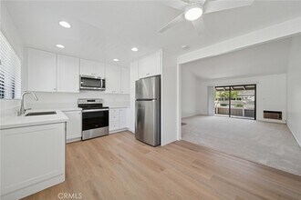 82 Streamwood in Irvine, CA - Building Photo - Building Photo