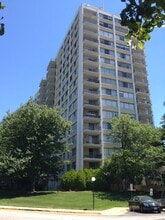 301 N Beauregard St, Unit 920 in Alexandria, VA - Foto de edificio - Building Photo