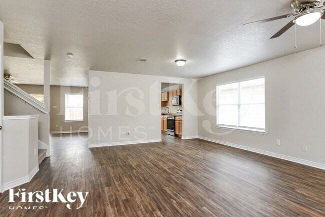 11335 Saratoga Coach in San Antonio, TX - Foto de edificio - Building Photo