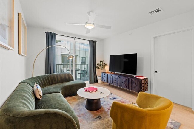 2323 S Lamar Blvd in Austin, TX - Foto de edificio - Building Photo