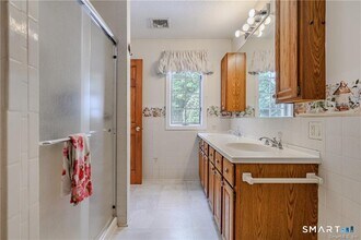 144 Munn Rd in Southbury, CT - Building Photo - Building Photo