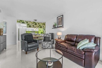 154 Waterside Dr in Hypoluxo, FL - Building Photo - Building Photo