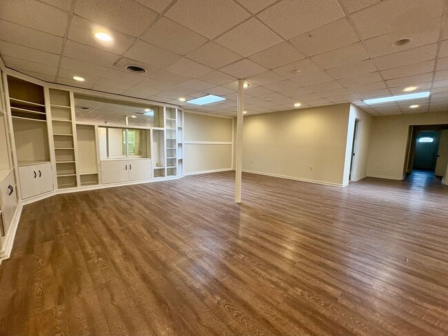 property at 1325 W Poplar St