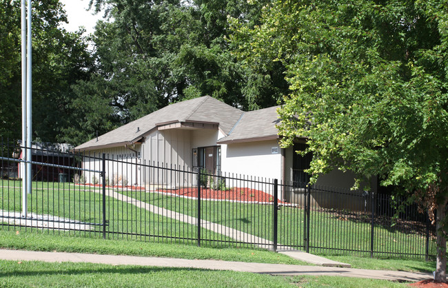 Winfield Place Apartments in Kansas City, MO - Building Photo - Building Photo