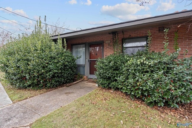 2014 Colony Dr SW in Huntsville, AL - Building Photo - Building Photo