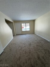 2398 Echo Valley Dr in Stow, OH - Building Photo - Building Photo