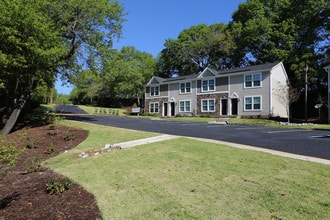 Highland Place Townhomes in Augusta, GA - Foto de edificio - Building Photo