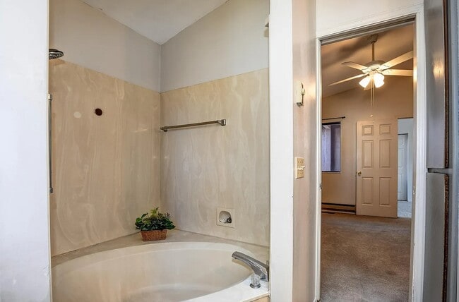 property at 4944 Summit Cir