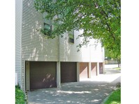 Healey Townhomes in Champaign, IL - Foto de edificio - Building Photo