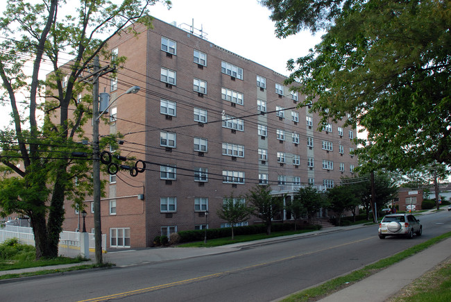 Maplewood Plaza Condo in Maplewood, NJ - Building Photo - Building Photo