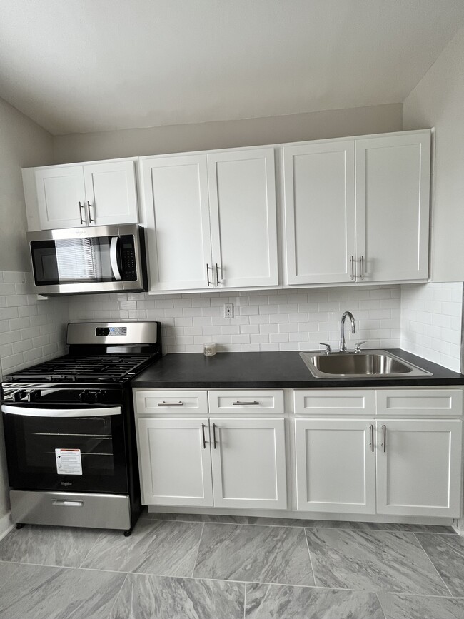 13 Bentley Ave, Unit 13