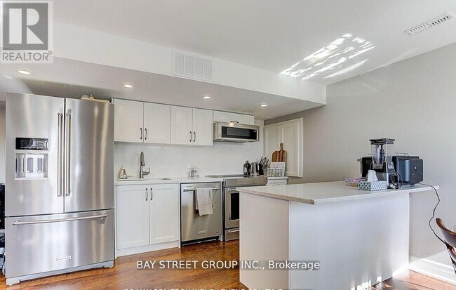 17 Ben Sinclair Ave in East Gwillimbury, ON - Building Photo - Building Photo