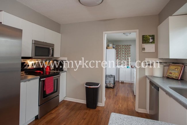 5516 W 70th St in Prairie Village, KS - Building Photo - Building Photo