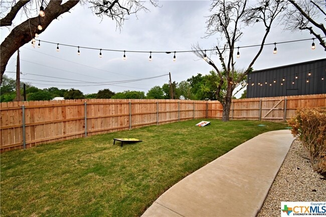 1508 TX-46 in New Braunfels, TX - Foto de edificio - Building Photo