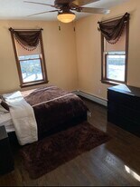 28 Straits Rd in Hatfield, MA - Building Photo