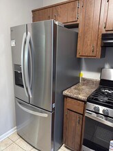 321 Maplewood Ct in Schaumburg, IL - Building Photo - Building Photo