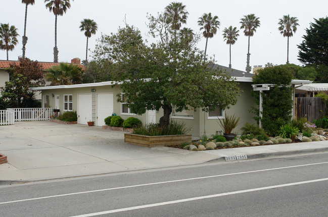 2693-2695 Pierpont Blvd in Ventura, CA - Building Photo - Building Photo