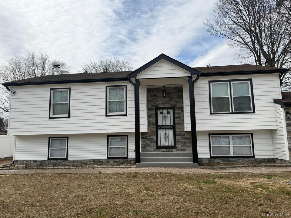 32 Grant Ave in Brentwood, NY - Building Photo