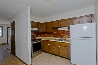 236 State St in Belchertown, MA - Building Photo - Building Photo