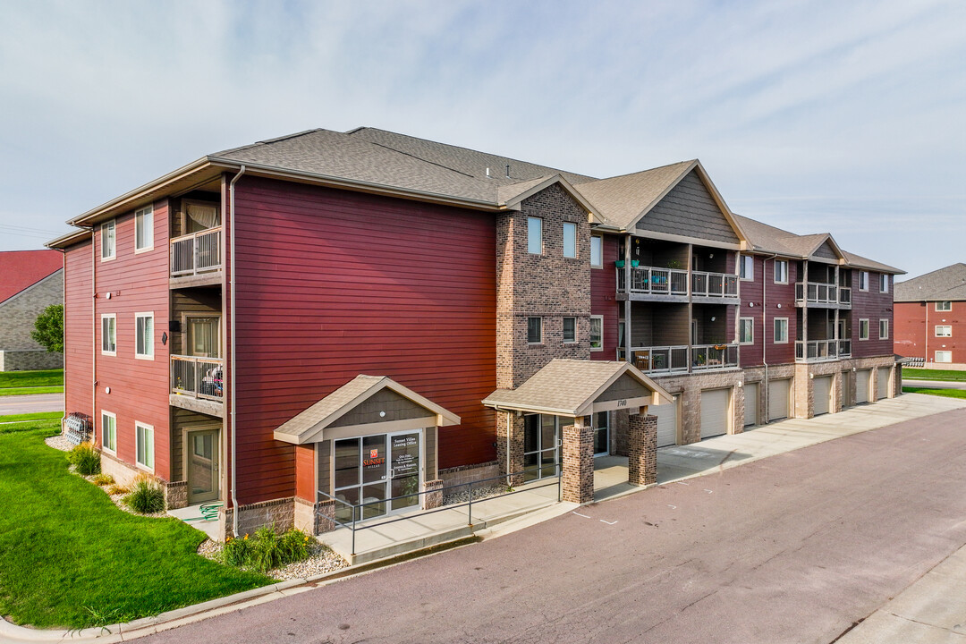 Sunset Villas Apartments in Sioux Falls, SD - Building Photo