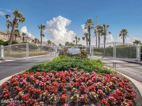 130 S Serenata Dr in Ponte Vedra Beach, FL - Foto de edificio - Building Photo