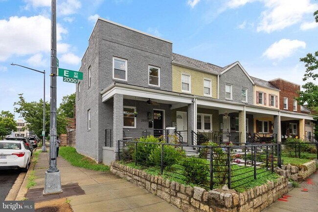 2000 E St in Washington, DC - Building Photo - Building Photo