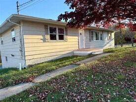 90 North Rd in Bloomingburg, NY - Building Photo