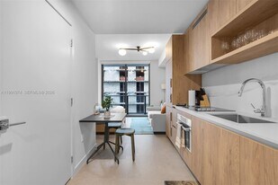 11 NE 6th St in Miami, FL - Building Photo