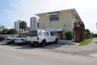 2432 Park Ave in Riviera Beach, FL - Building Photo - Building Photo