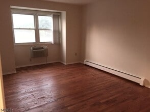 28 Deanna Dr in Hillsborough Township, NJ - Building Photo - Building Photo
