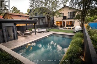 8 Nora Rd in Toronto, ON - Building Photo