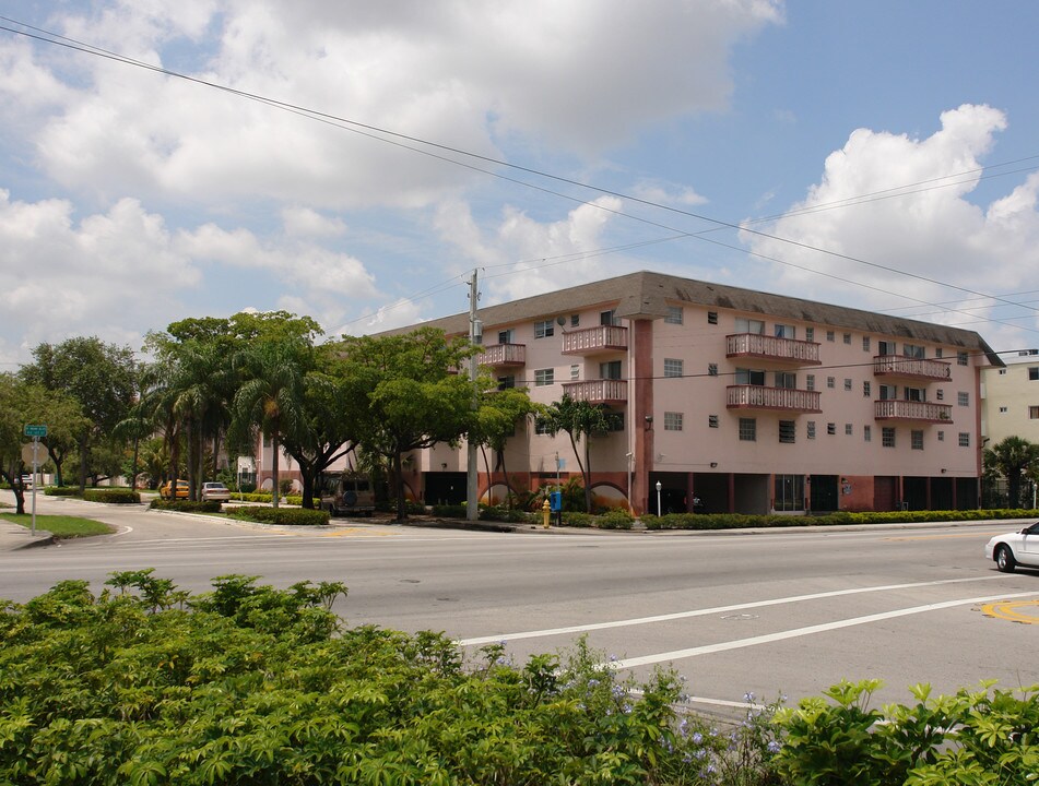 Casa Bonita in North Miami, FL - Building Photo