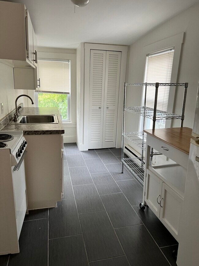 5 Wade Ave Apartments and Nearby Woburn Apartments For Rent Woburn, MA