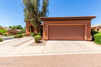 7039 S Golfside Ln in Phoenix, AZ - Building Photo - Building Photo