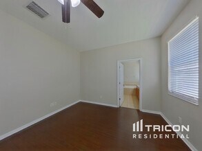 9346 Black Thorn Loop in Land O Lakes, FL - Building Photo - Building Photo