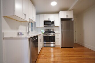 6 Camelot Ct, Unit 8 in Boston, MA - Building Photo - Building Photo