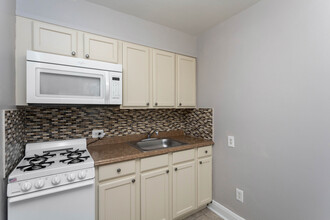 1304 Dartmouth Ave, Unit Apt. 1 in Parkville, MD - Foto de edificio - Building Photo